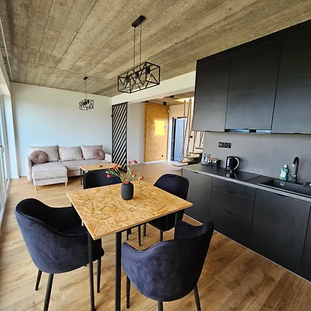 Lipowe Apartmenty * ليمانوفا
